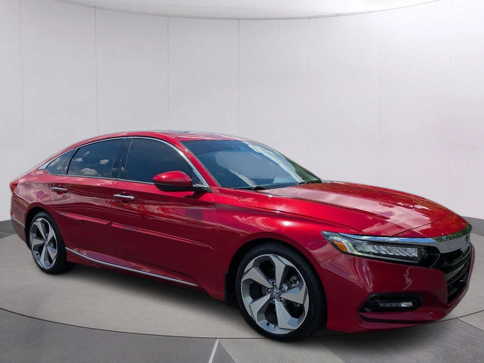 Used 2018 Radiant Red Metallic Honda Touring 1.5T image 9