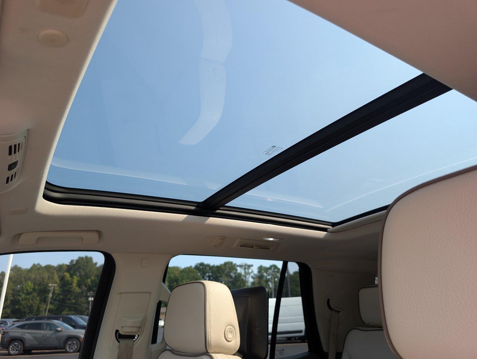 Used 2021 PEARL BEIGE METALLIC GMC Denali image 17