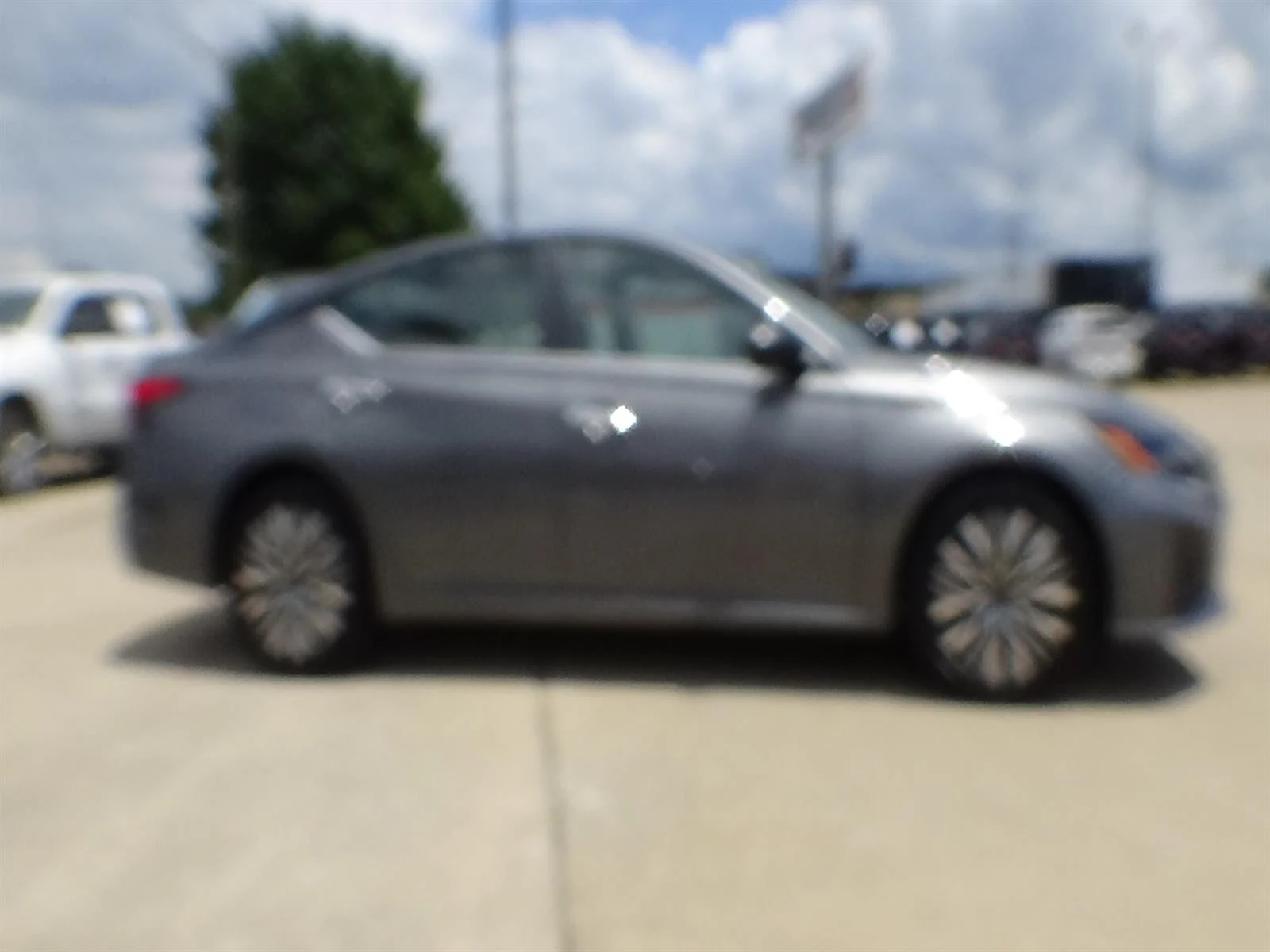 Used 2025 Gun Metallic (kad) Nissan 2.5 SV image 5