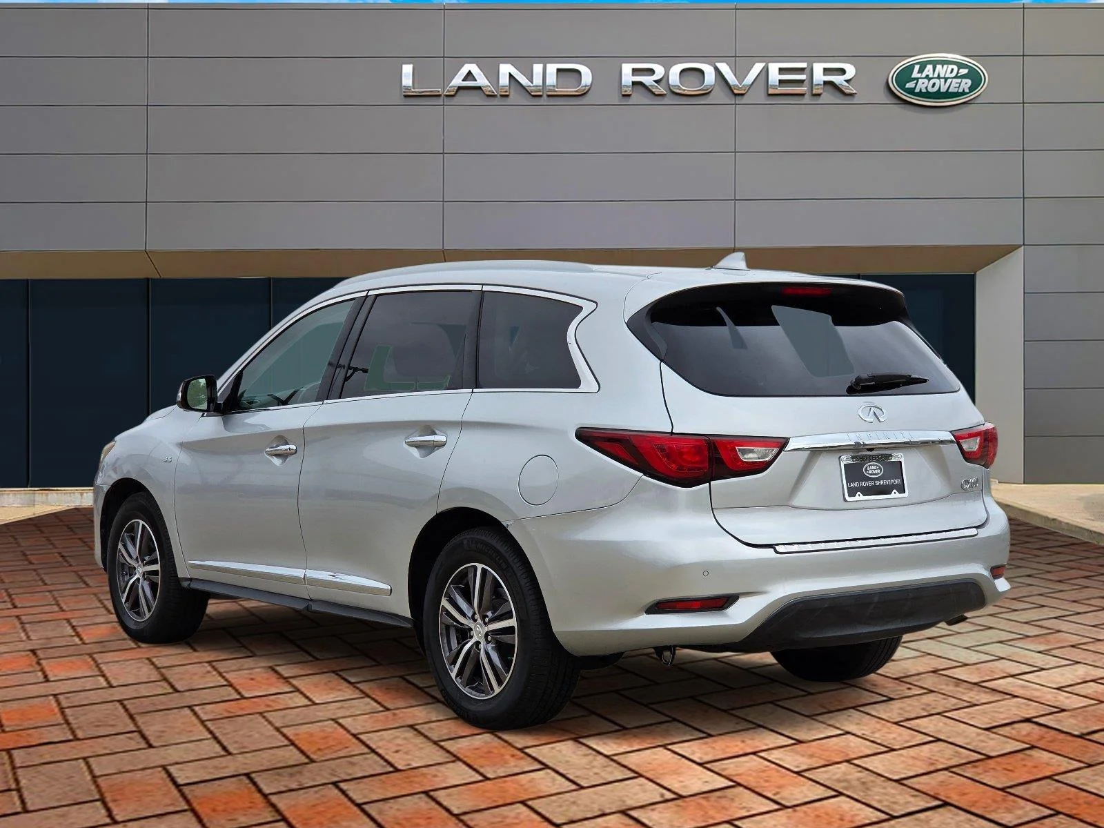 Used 2016 Liquid Platinum INFINITI  image 6