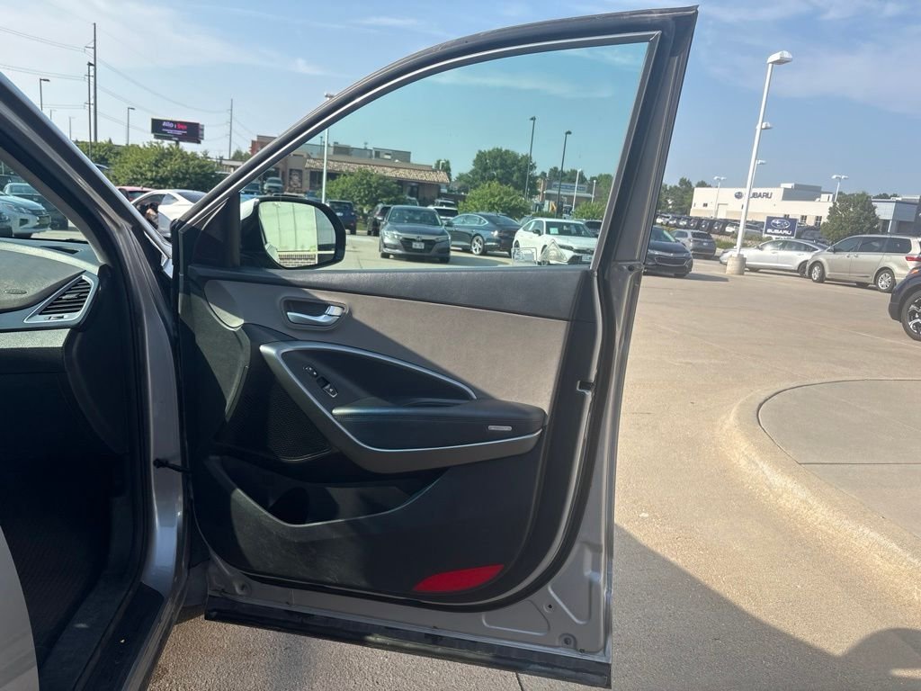 Used 2016 Iron Frost Hyundai SE image 23