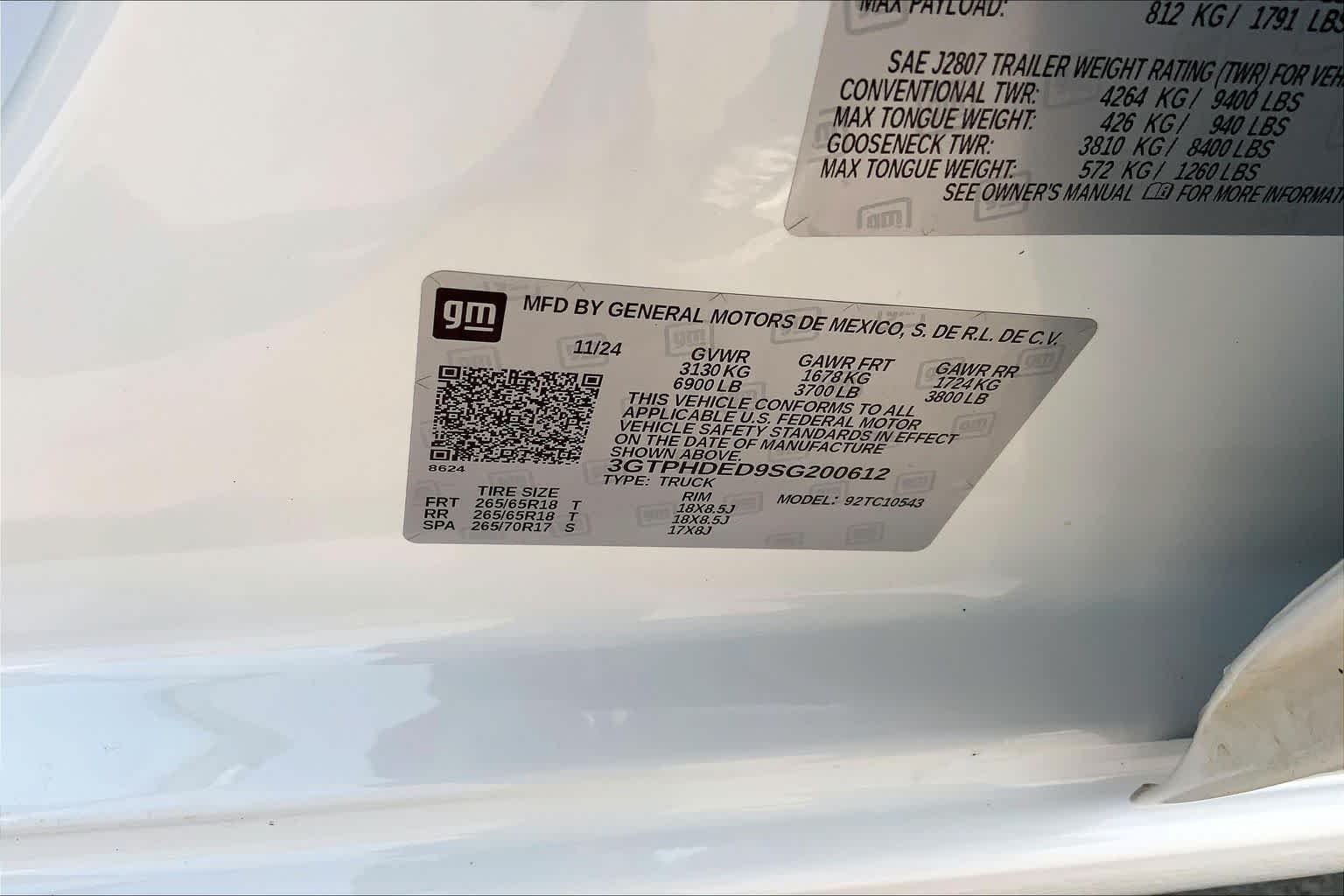 2025 GMC Sierra 1500 SLT - Photo 36