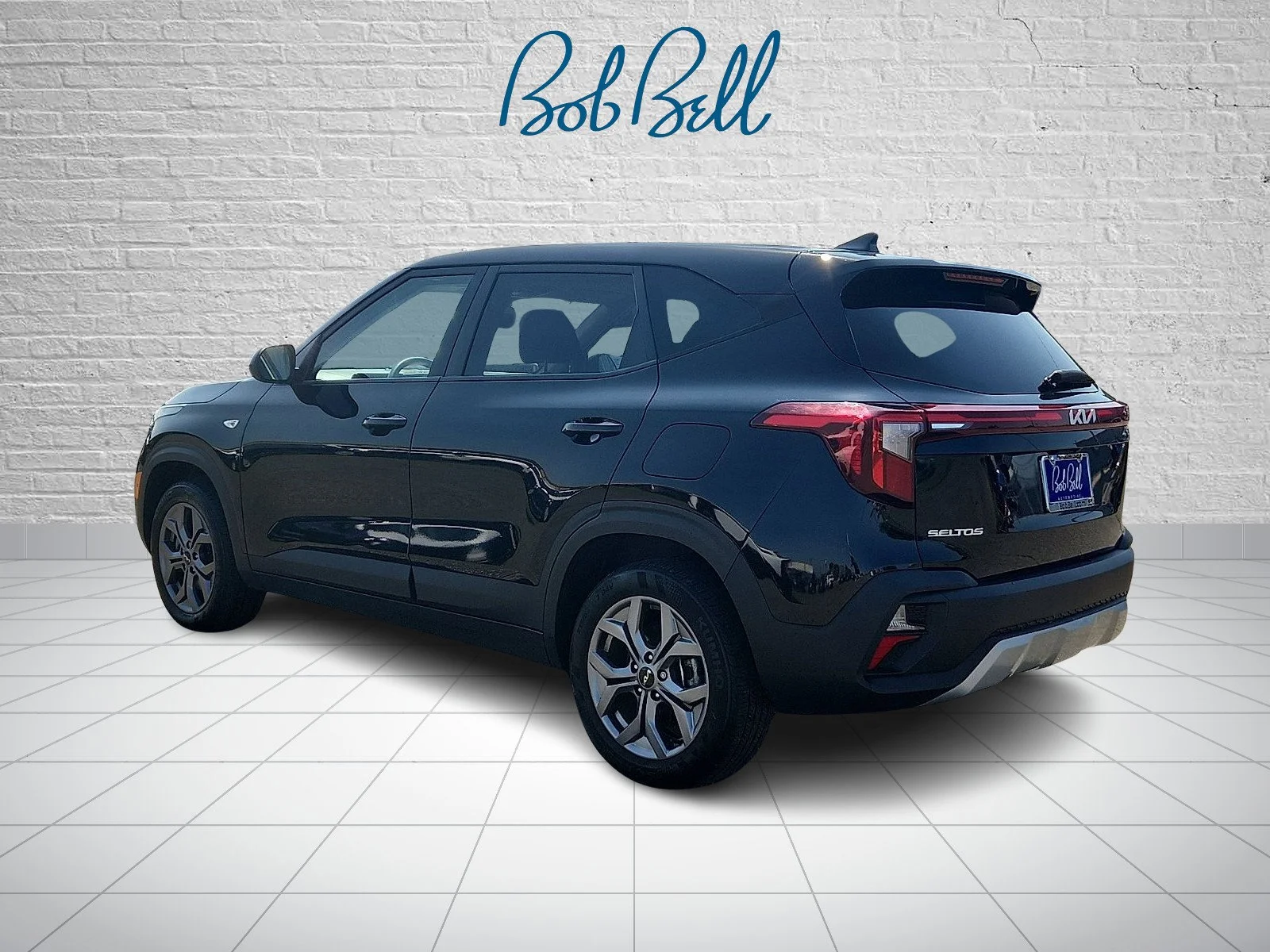 Used 2024 Black Kia LX image 4