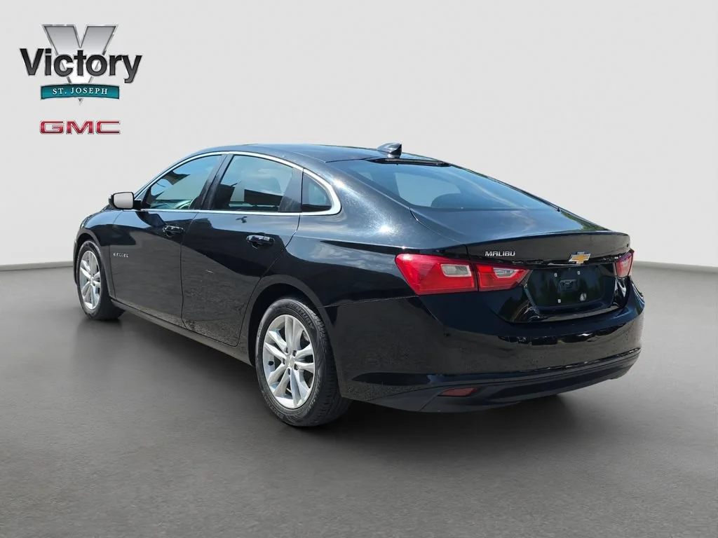 Used 2018 MOSAIC BLACK METALLIC Chevrolet LT image 14