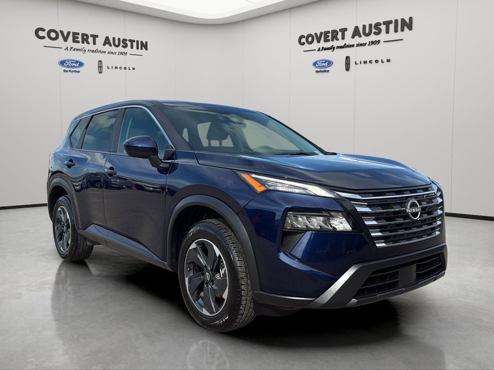 Used 2024 Blue Nissan SV image 7