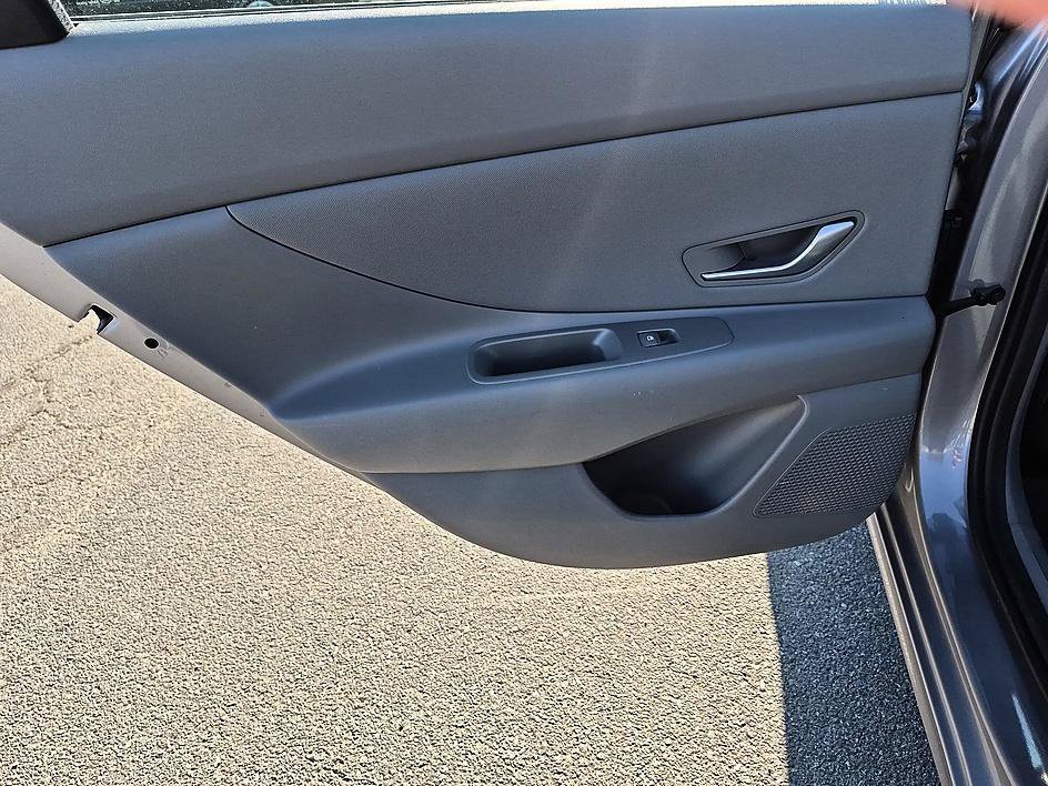 Used 2025 Fluid Metal Hyundai SEL Convenience image 28