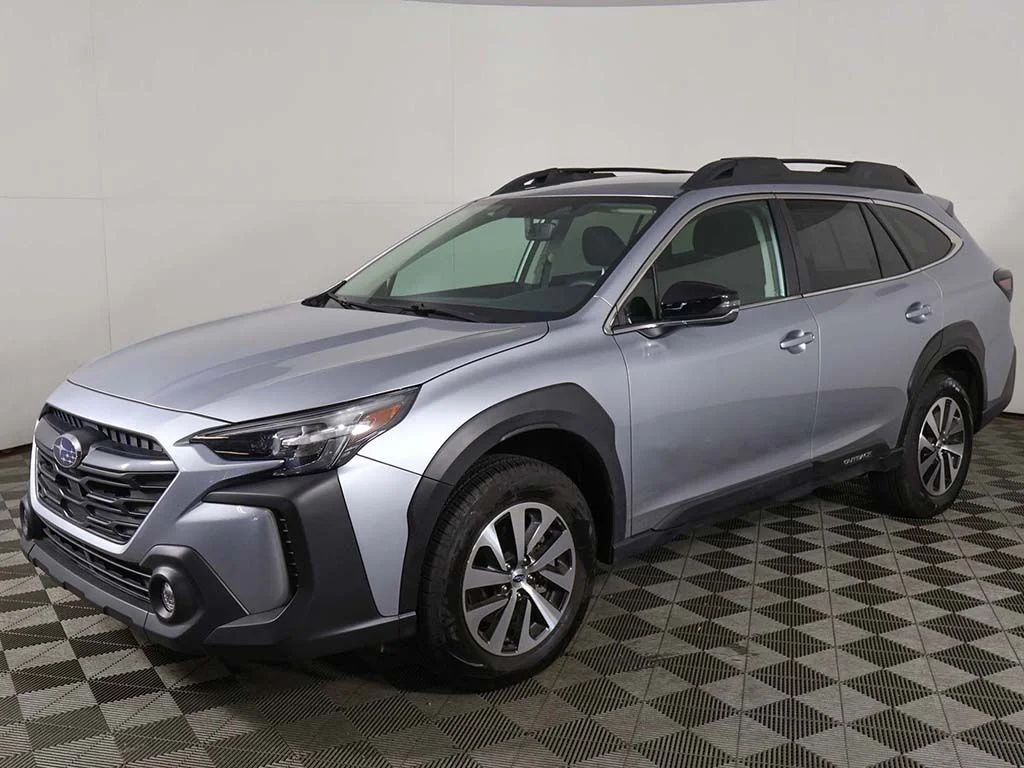 Used 2025 Ice Silver Metallic Subaru Premium image 5