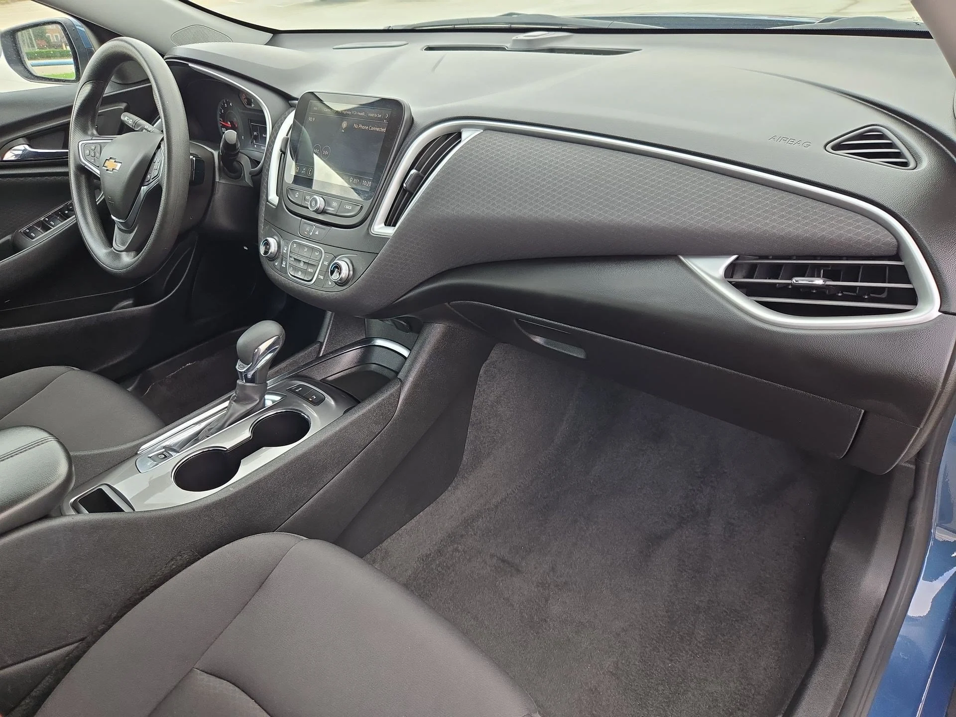 Used 2024 Lakeshore Blue Metallic Chevrolet LT image 31