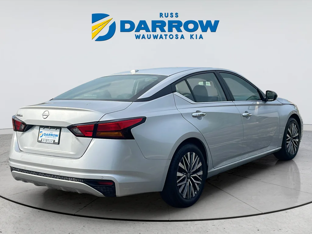 Used 2025 Silver Nissan 2.5 SV image 5