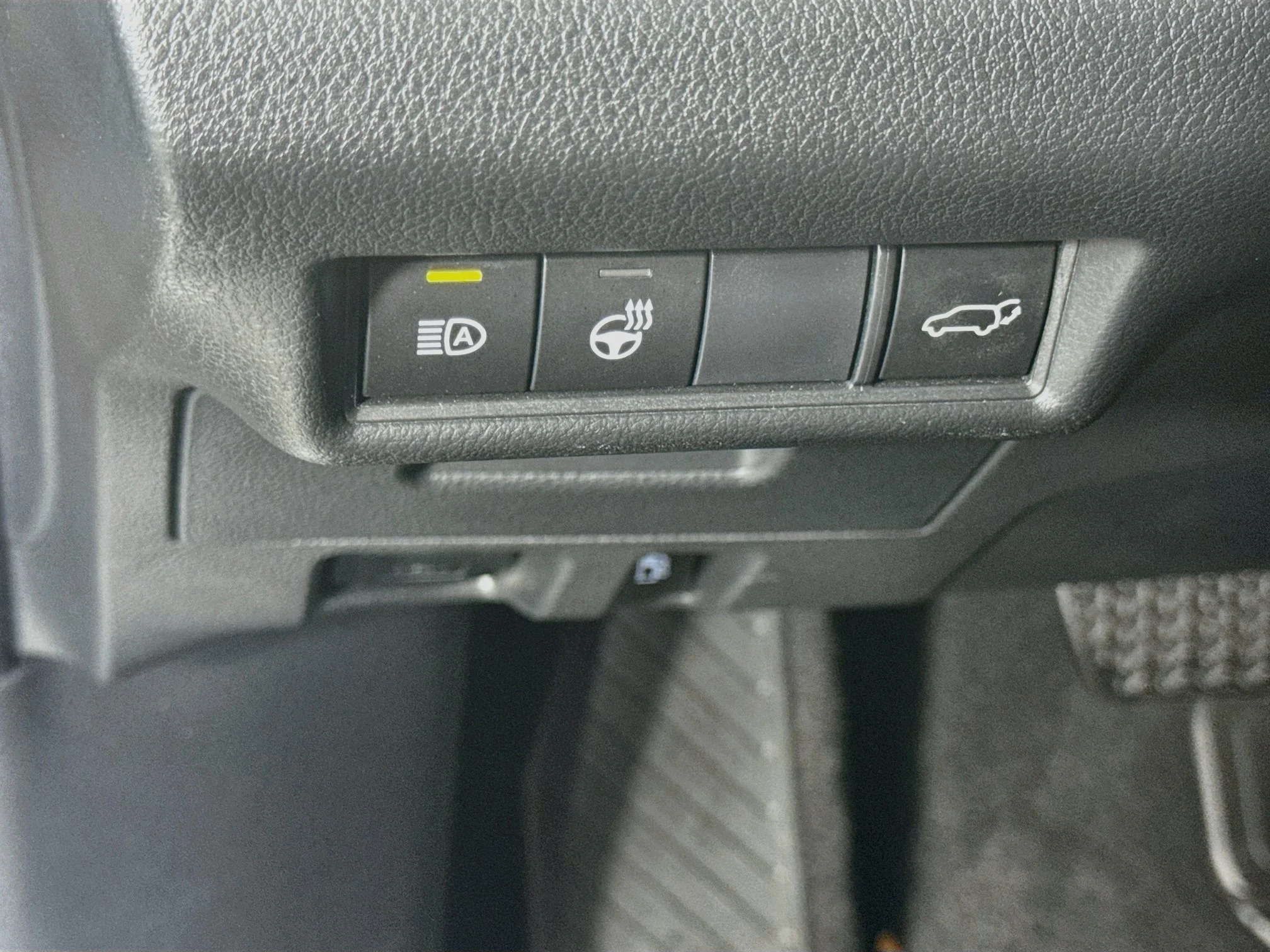 Certified Used 2024 Wind Chill Pearl Toyota Limited image 11
