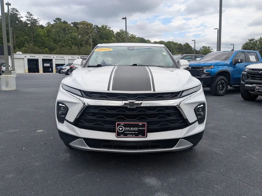 Used 2025 Summit White Chevrolet LT image 2