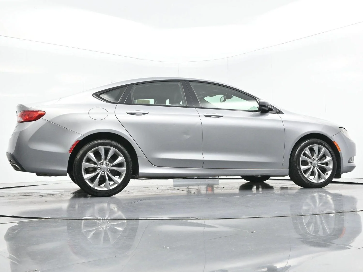 Used 2015 Billet Silver Metallic Clearcoat Chrysler S image 48
