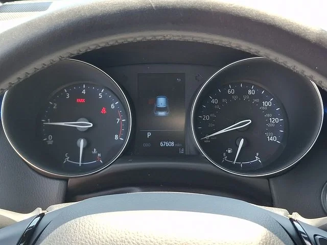 Used 2020 White Toyota XLE image 20