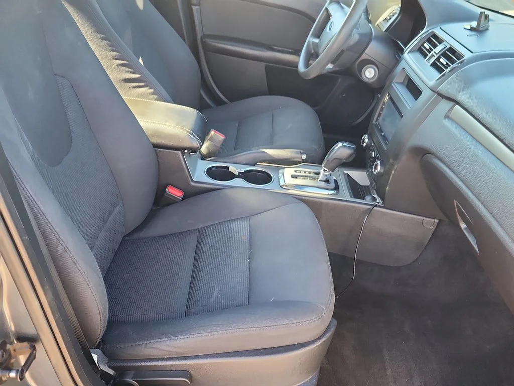 Used 2012 Blue Ford SE image 15