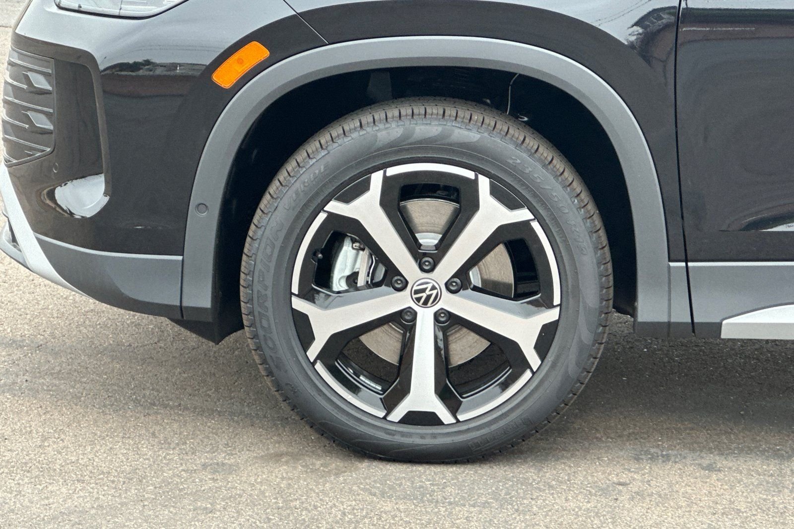 New 2026 Deep Black Pearl Volkswagen 2.0T SE image 25