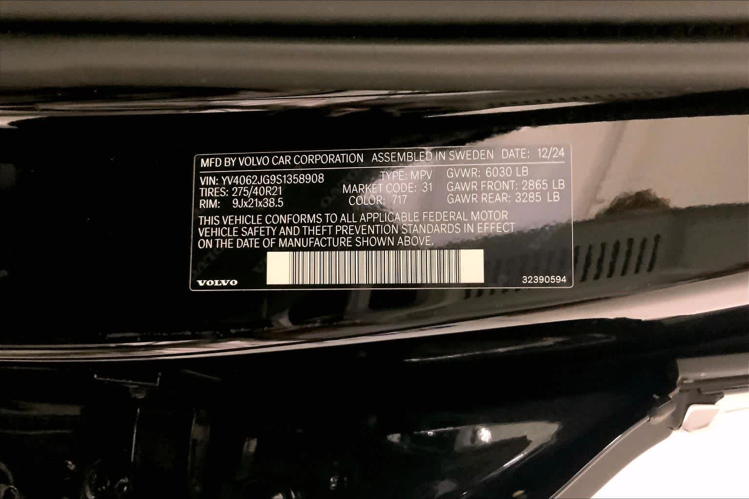 Used 2025 Onyx Black Metallic Volvo Ultra image 36