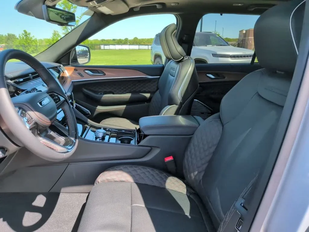 2026 Jeep Grand Cherokee Summit - Photo 19