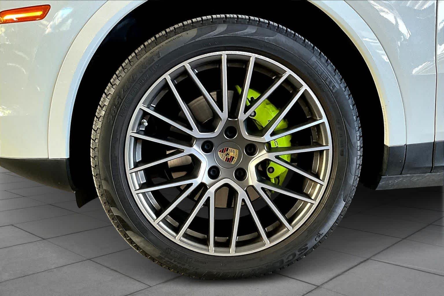 Used 2022 Carrara White Metallic Porsche E-Hybrid image 33