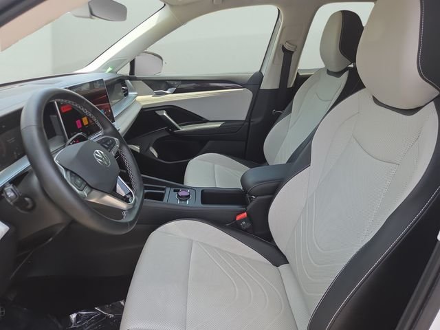 Used 2025 Pure White Volkswagen 2.0T SE image 29