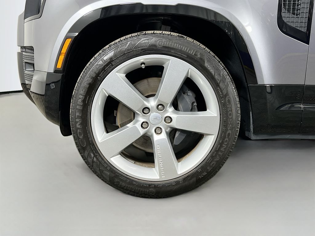Used 2024 Eiger Gray Metallic Land Rover X-Dynamic SE image 33