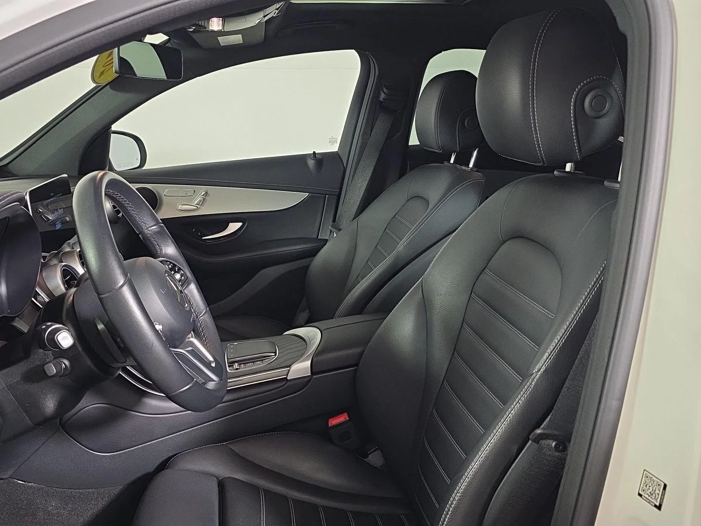 Used 2022 Polar White Mercedes-Benz GLC 300 image 13