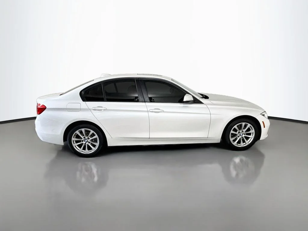 Used 2018 Mineral White Metallic BMW 320i xDrive image 8
