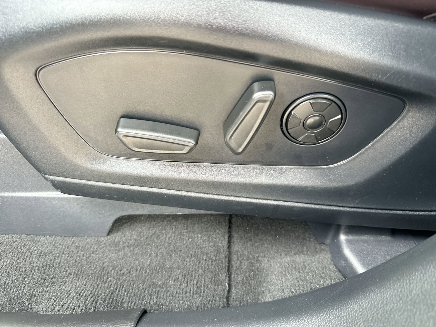 Used 2025 Gray Metallic Ford Platinum image 12
