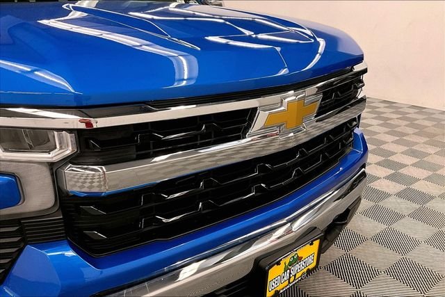 Used 2025 Riptide Blue Metallic Chevrolet LT image 32