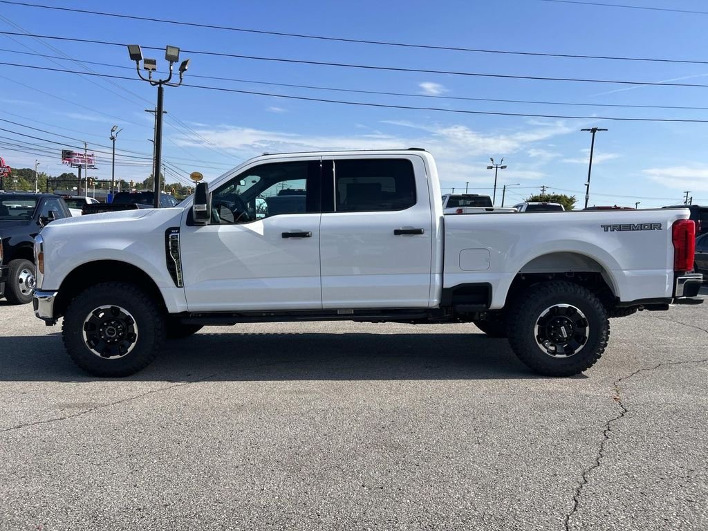New 2027 Oxford White Ford F-250® XLT image 7