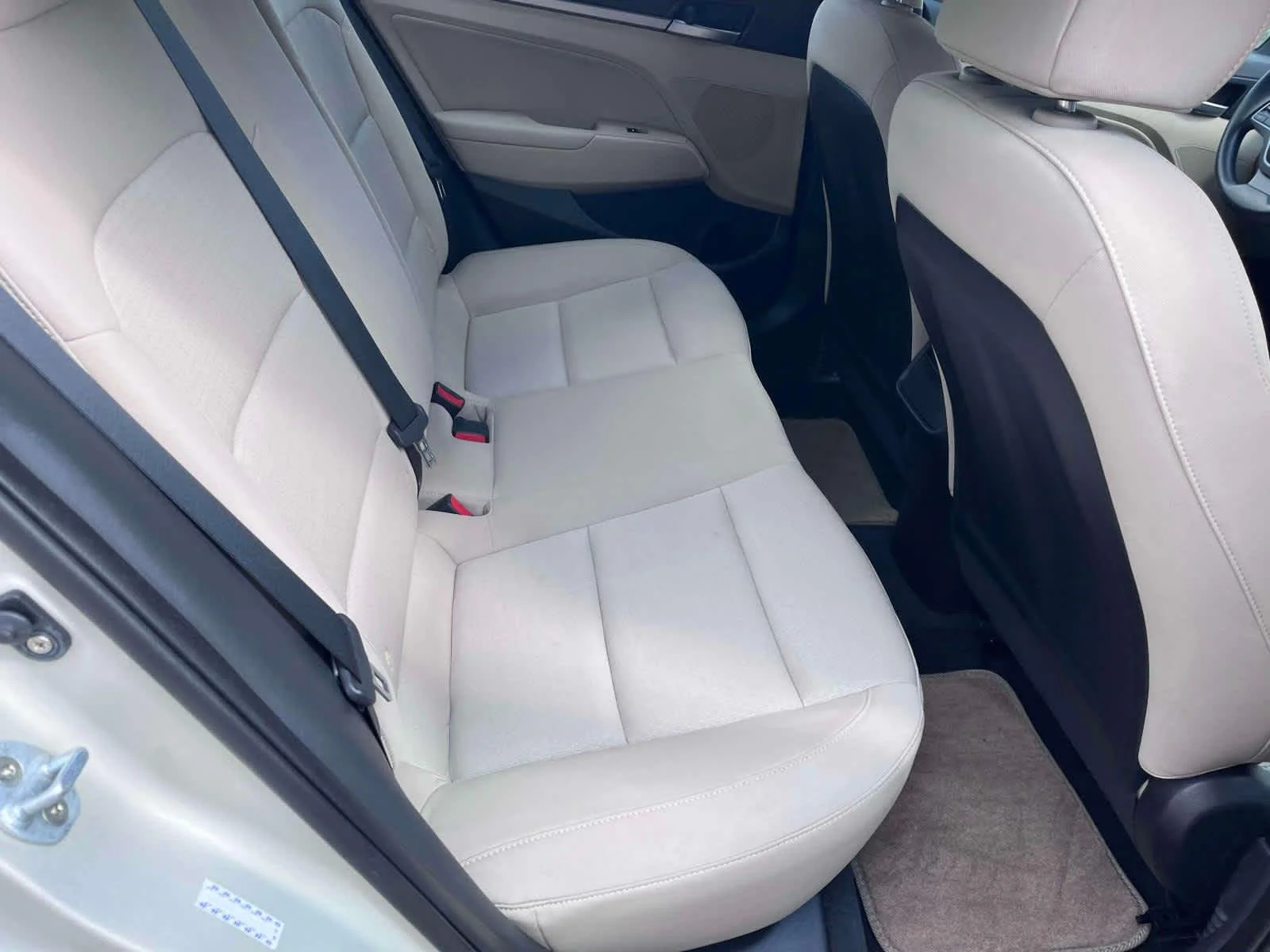 Used 2017 Mineral Beige Pearl Hyundai SE image 16