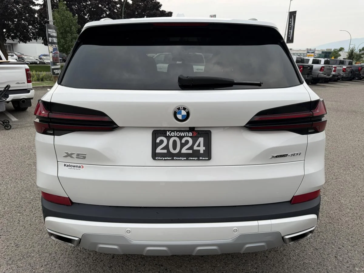 Used 2024 White BMW xDrive40i Sports Activity Vehicle image 5