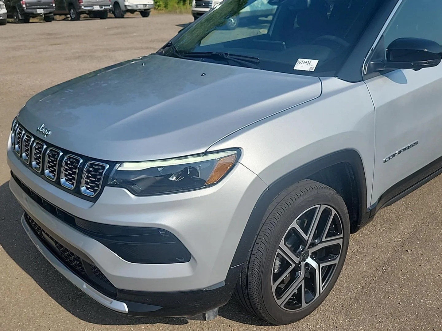 Used 2025 Silver Zynith Metallic Clearcoat Jeep Limited image 2