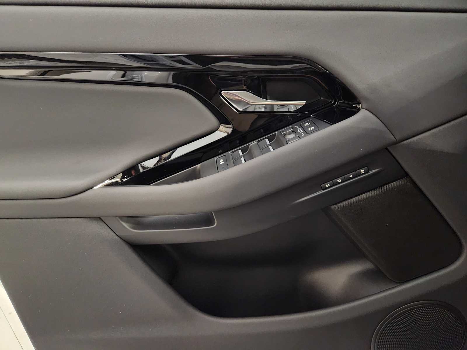 New 2026 Fuji White Land Rover Core S image 23