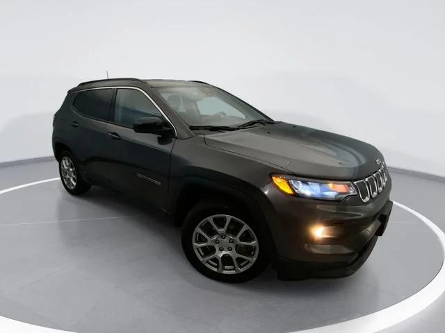 Used 2022 Gray Jeep Latitude Lux image 1