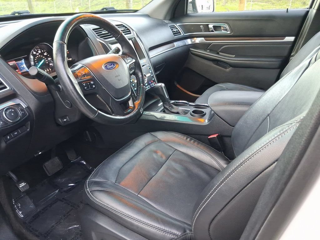 Used 2016 White Ford Limited image 15
