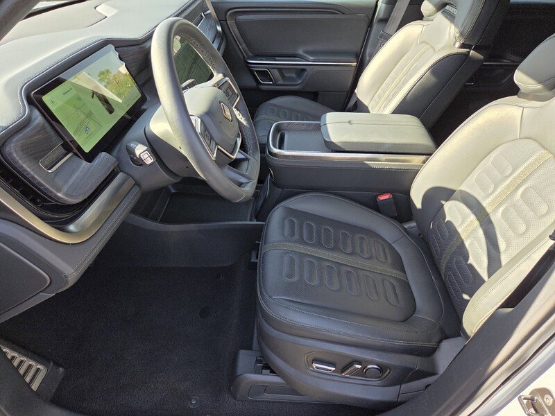 Used 2024  Rivian Adventure image 14