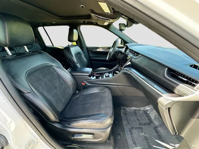 Used 2023 White/off-white Jeep Altitude X image 28