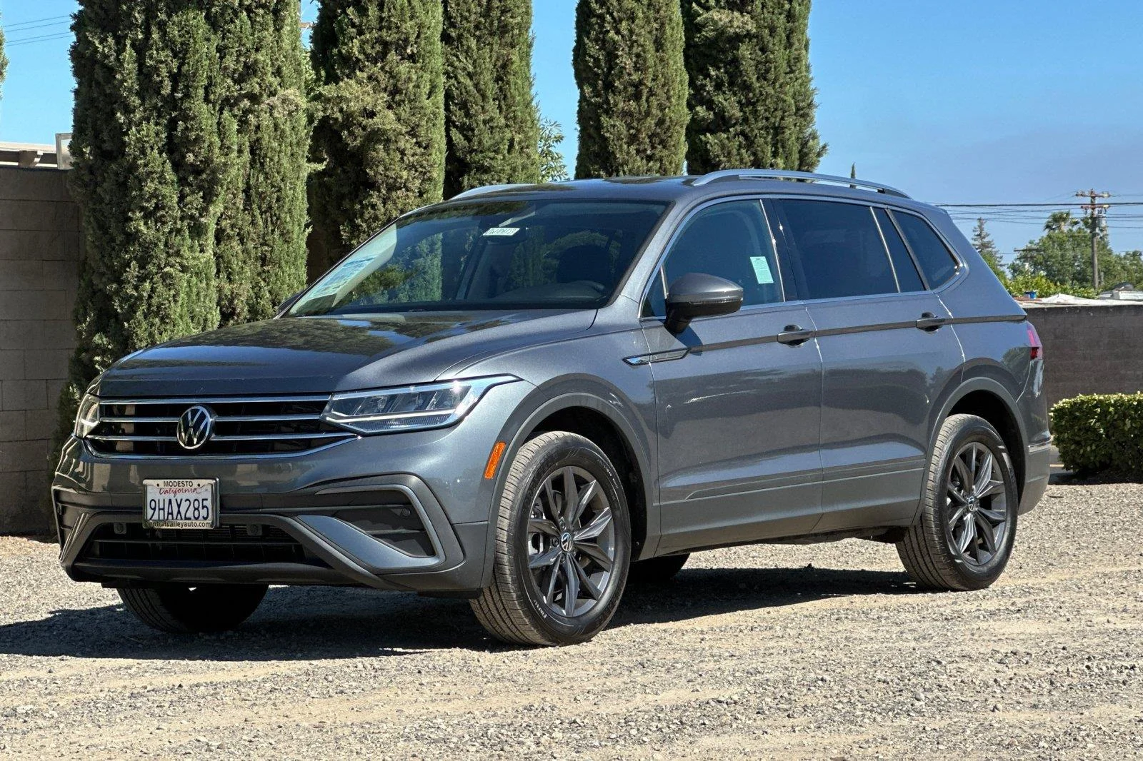 Used 2023 Platinum Gray Metallic Volkswagen SE image 8