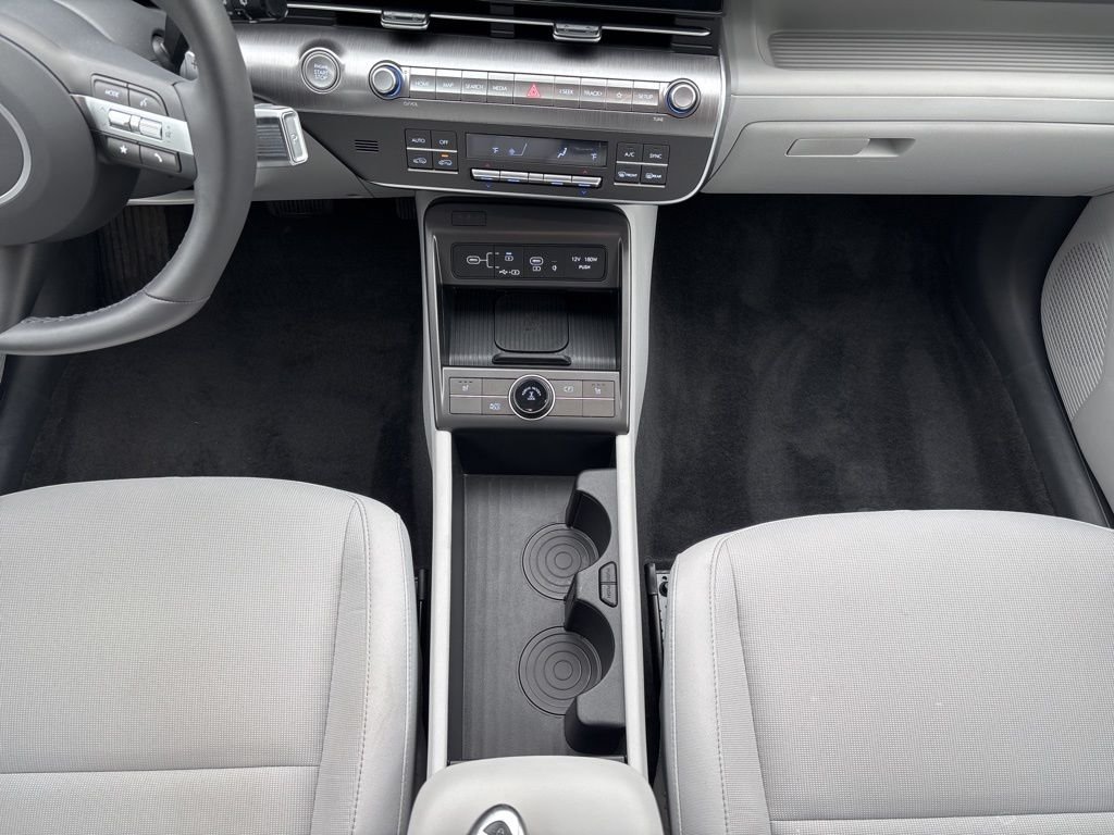 2025 Hyundai Kona SEL Convenience - Photo 16