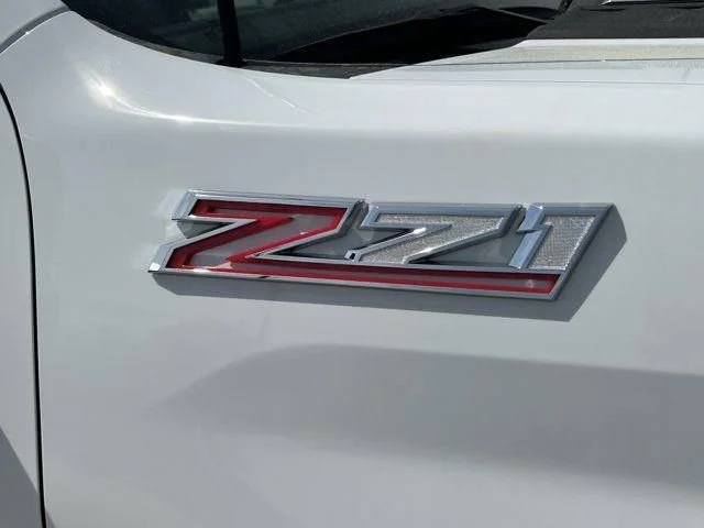 Used 2025 Summit White Chevrolet LT image 15