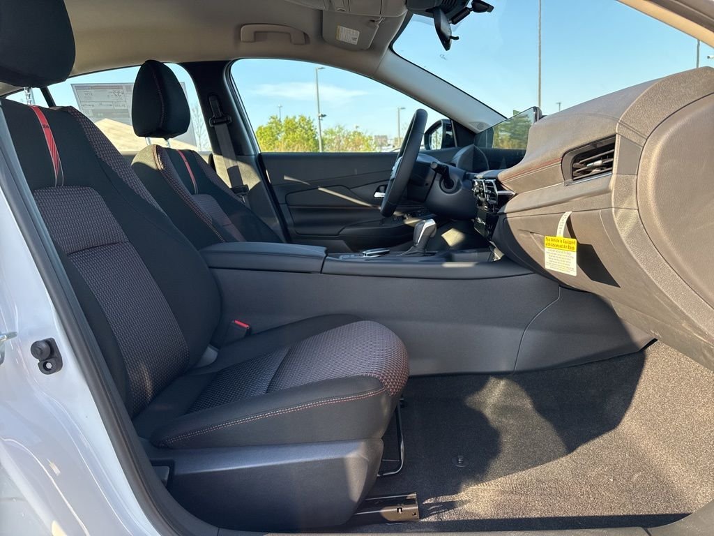 New 2026 Aspen White TriCoat / Super Black Two-tone Nissan SR image 17