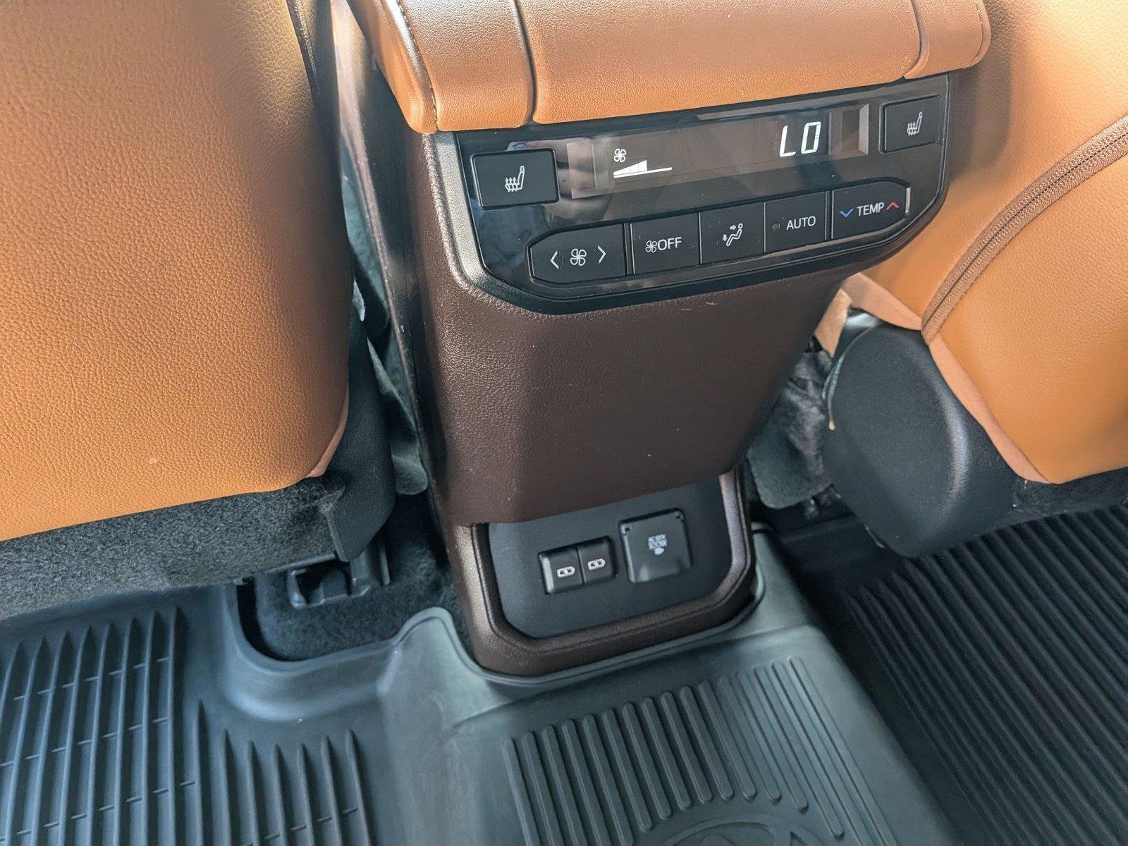 Used 2022 Wind Chill Pearl Toyota Platinum image 30