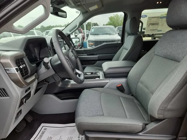 New 2026 Agate Black Metallic Ford XLT image 15