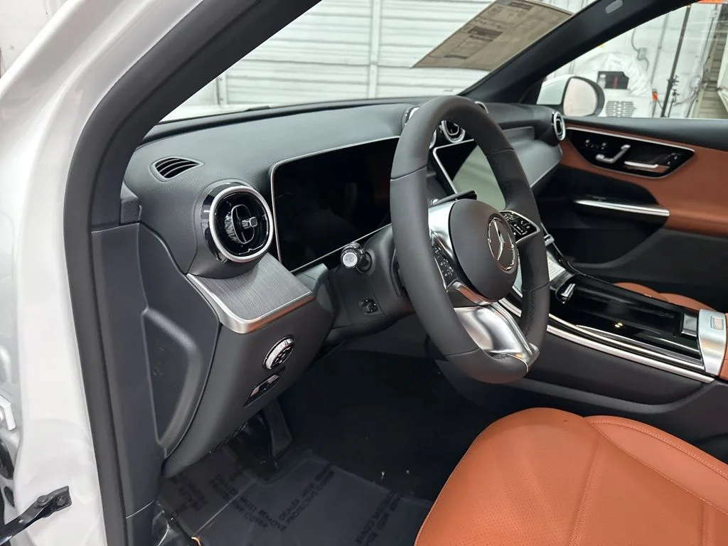 Used 2026 White Mercedes-Benz GLC 300 image 9