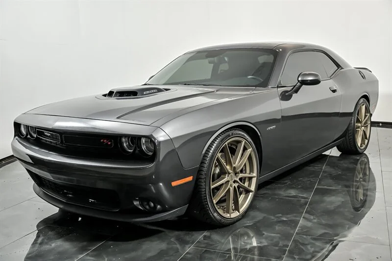 Used 2016 Granite Crystal Metallic Clear Coat Dodge R/T image 5
