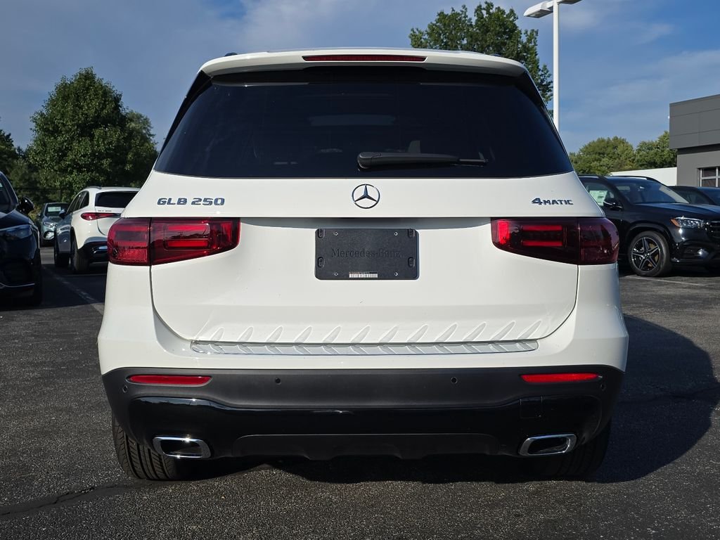 New 2026 Polar White Mercedes-Benz GLB 250 image 16