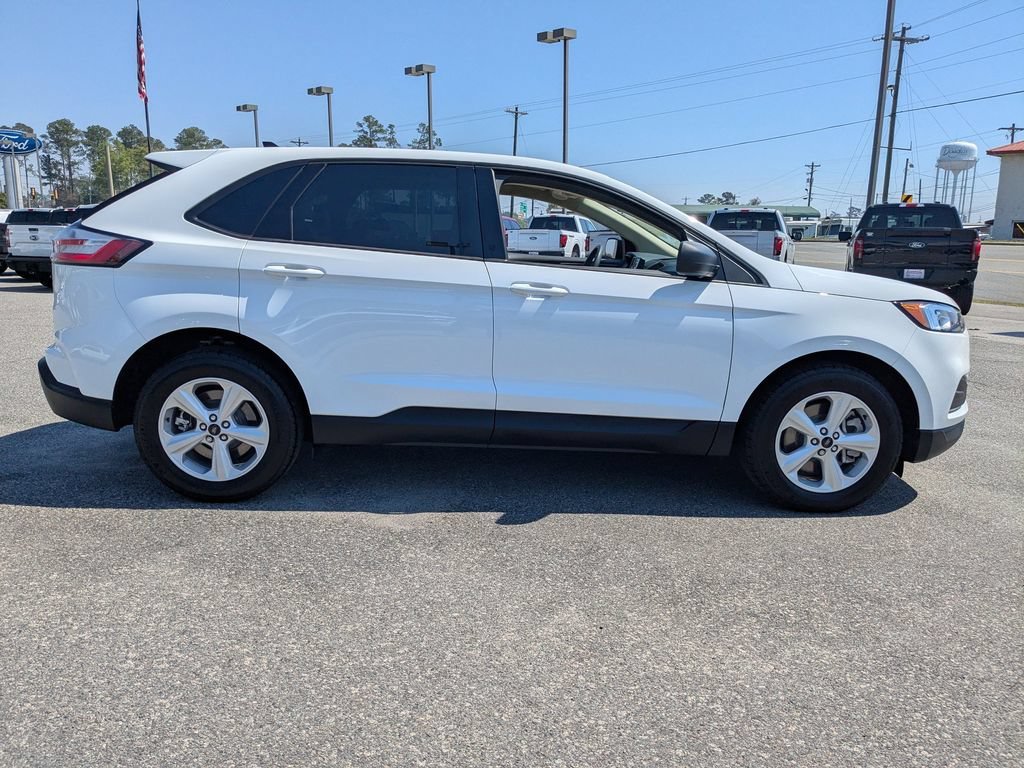 Used 2023 White Ford SE image 3