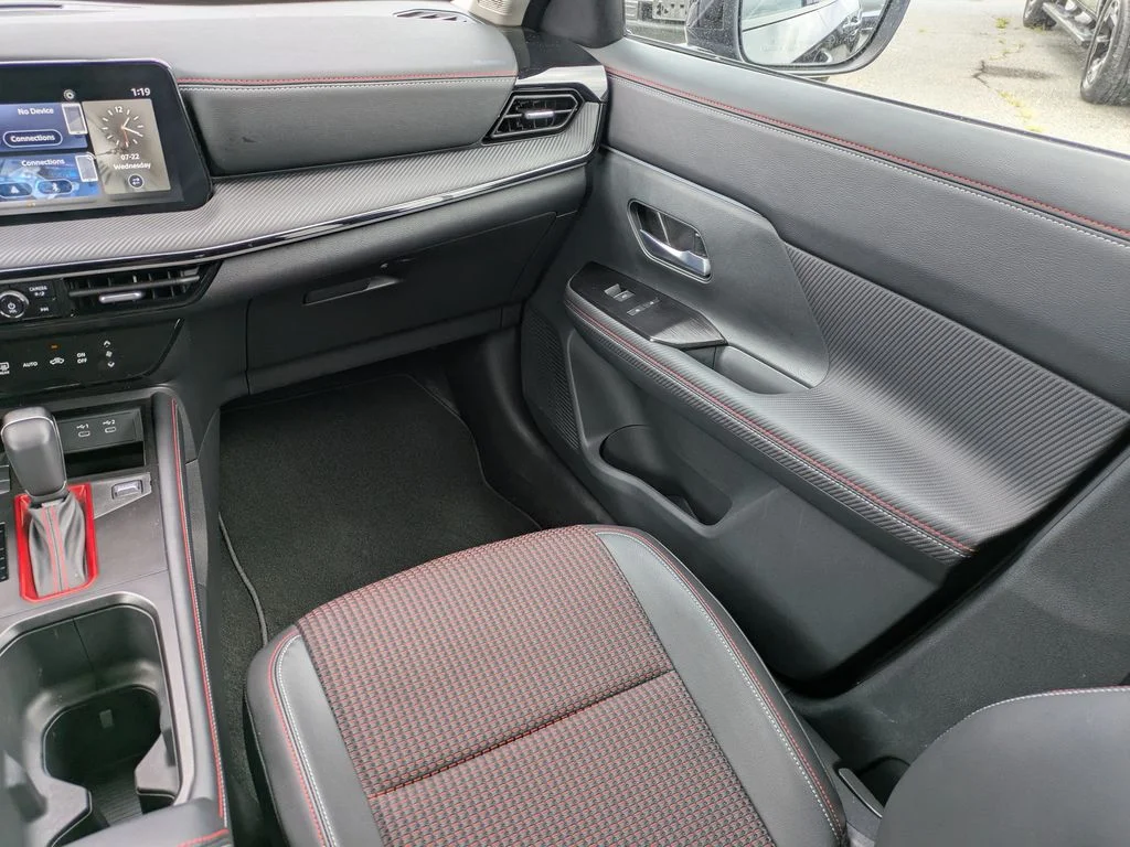 Used 2025 Super Black Nissan SR image 18