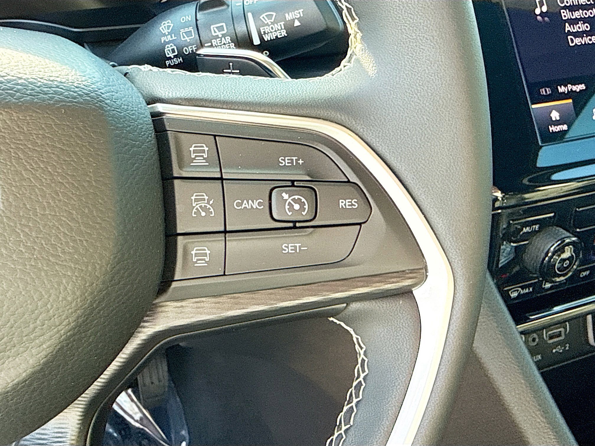 Used 2025 Silver Zynith Jeep Laredo X image 38