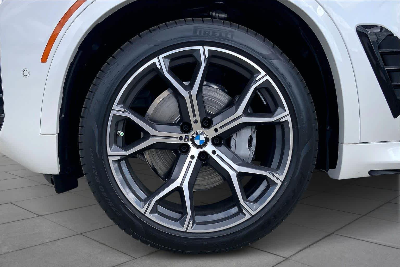 Used 2026 Mineral White Metallic BMW xDrive40i image 11